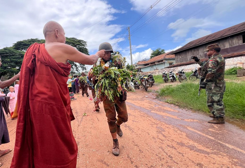 ကျောက်မဲမြို့ သိမ်းပိုက်နိုင်ခဲ့တဲ့ TNLA နဲ့ ပူးပေါင်းတပ်တွေကို လူထုတွေကြိုဆို