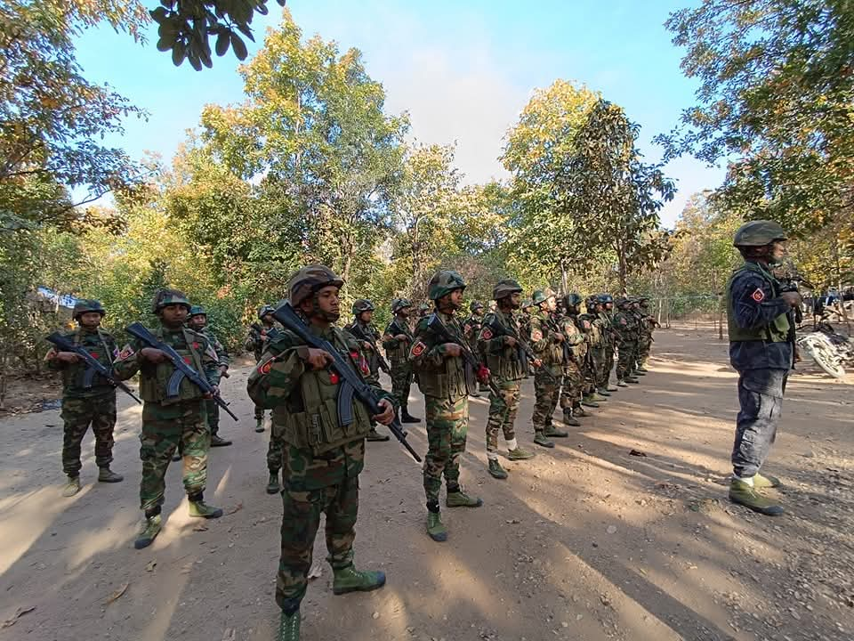 မြင်းခြံ၊ သစ်ရုံရွာကို စစ်တပ်က ဝင်ရောက် စီးနင်းစဉ် တိုက်ပွဲဖြစ်ပွားပြီး စစ်တပ်ဘက်မှ ထိခိုက်သေဆုံးမှုများပြား